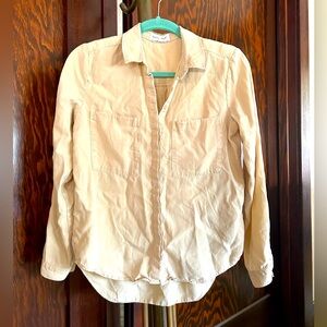 Bella Dahl Two Pocket Tencel Lyocel Beige Tan Button Down Shirt